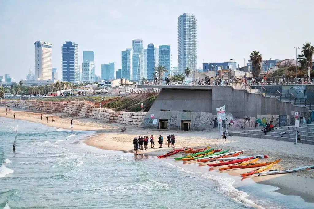 Vue sur la plage de Tel Aviv en plein jour